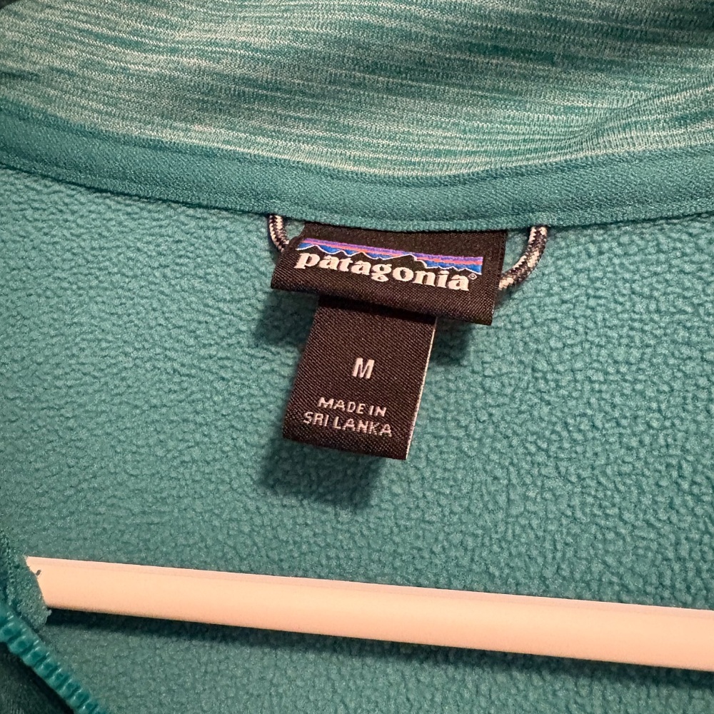 Patagonia R1 daily zip neck size medium green - Picture 3 of 4